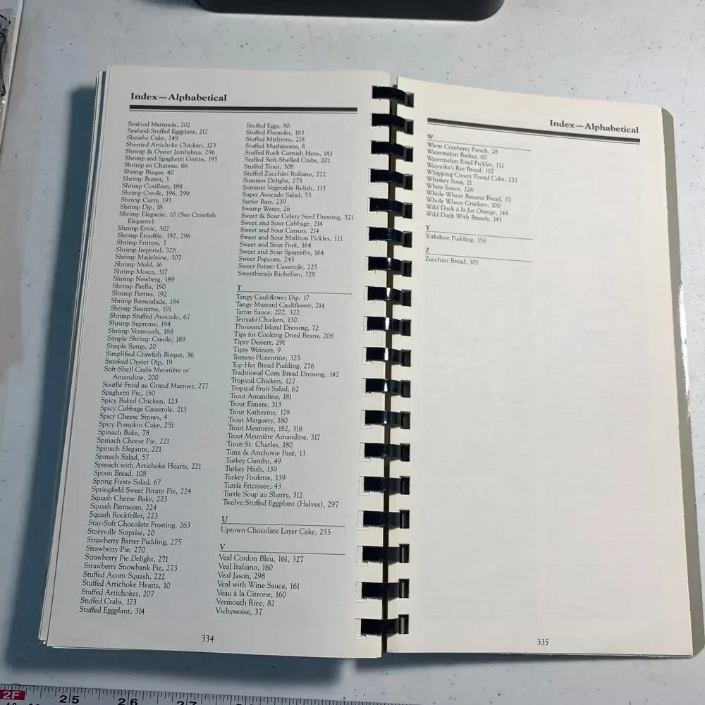 vintage cookbook La Bonne Cuisine New Orleans restaurants recipes spiral bound
